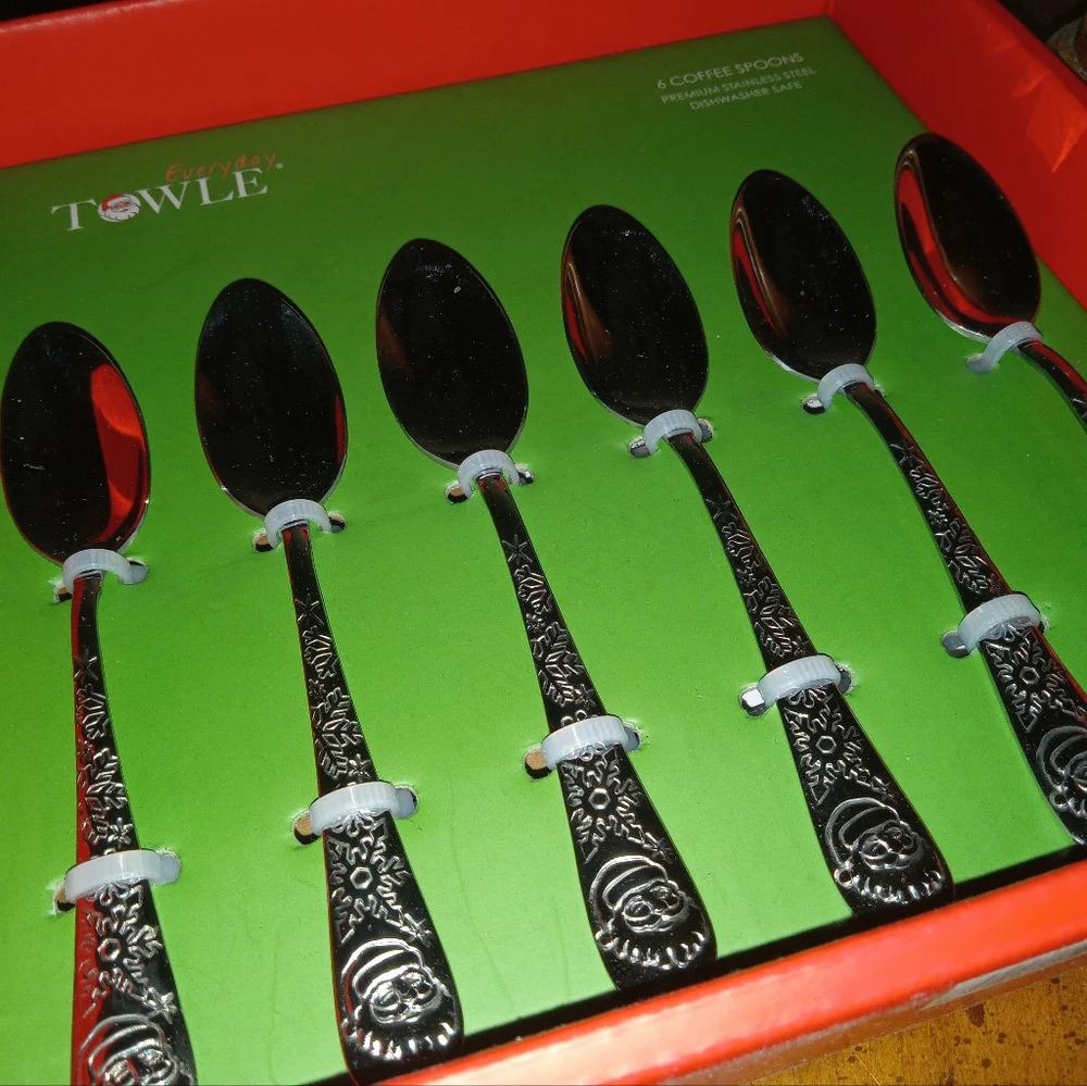 Towle Santa Coffee Spoon Set - Picture 9 of 12